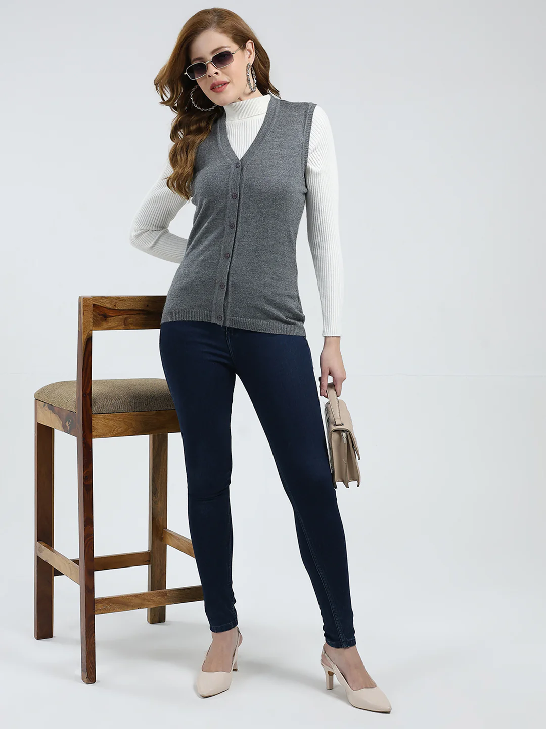 Women Grey Solid V Neck Sleeveless Cardigan - Image 2