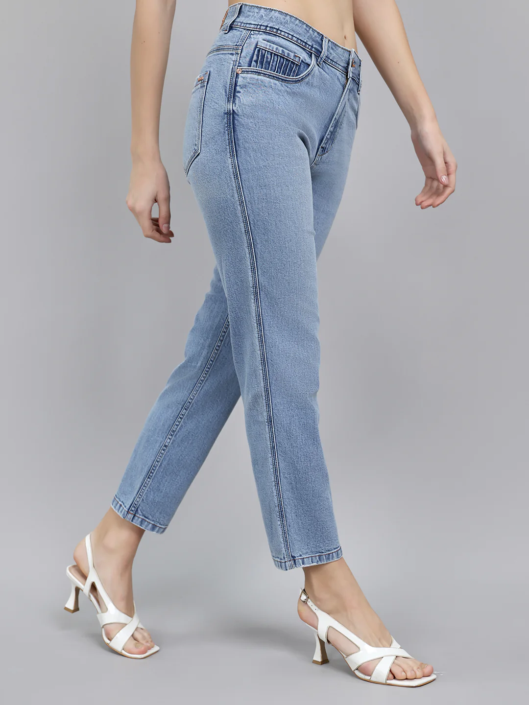 Women Light Blue Light Wash Straight Fit Denim - Image 3