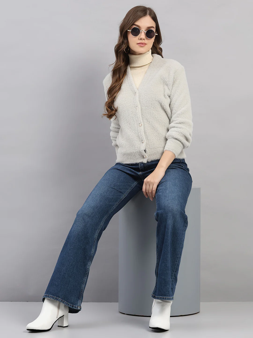 Women Light Grey Self Design V Neck Full Sleeve Cardigan - Image 2