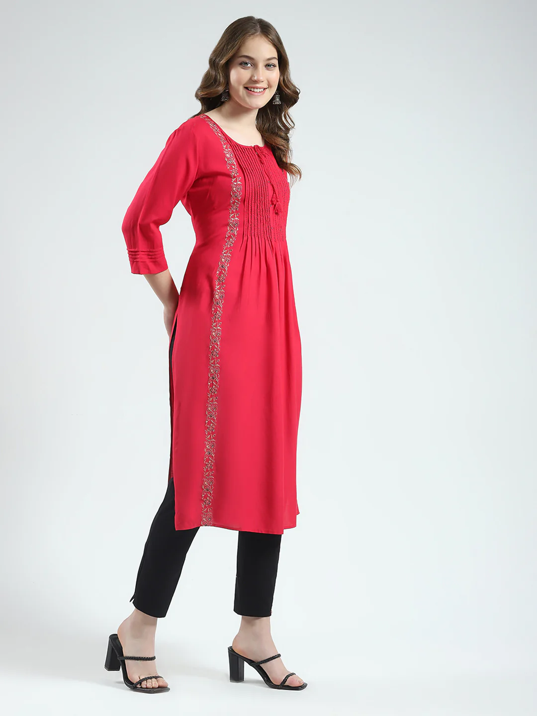 Women Magenta Embroidered Round Neck 3/4th Sleeve Kurti - Image 4