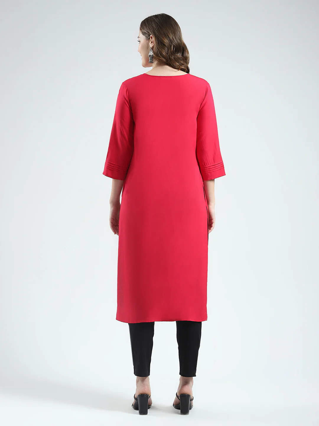 Women Magenta Embroidered Round Neck 3/4th Sleeve Kurti - Image 5