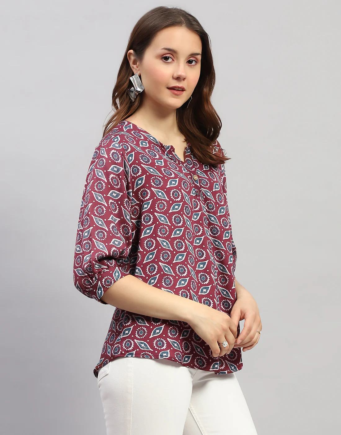 Women Maroon Printed V Neck 3/4 Sleeve Top - Image 5