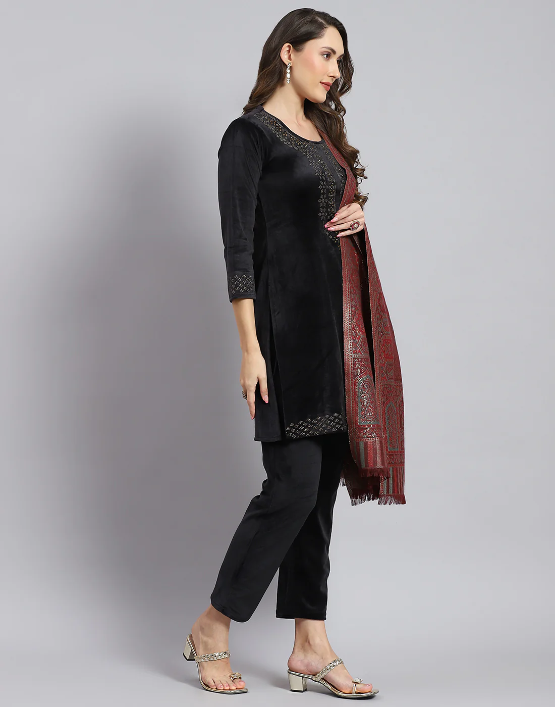 Women Maroon Self Design Stole - Image 4