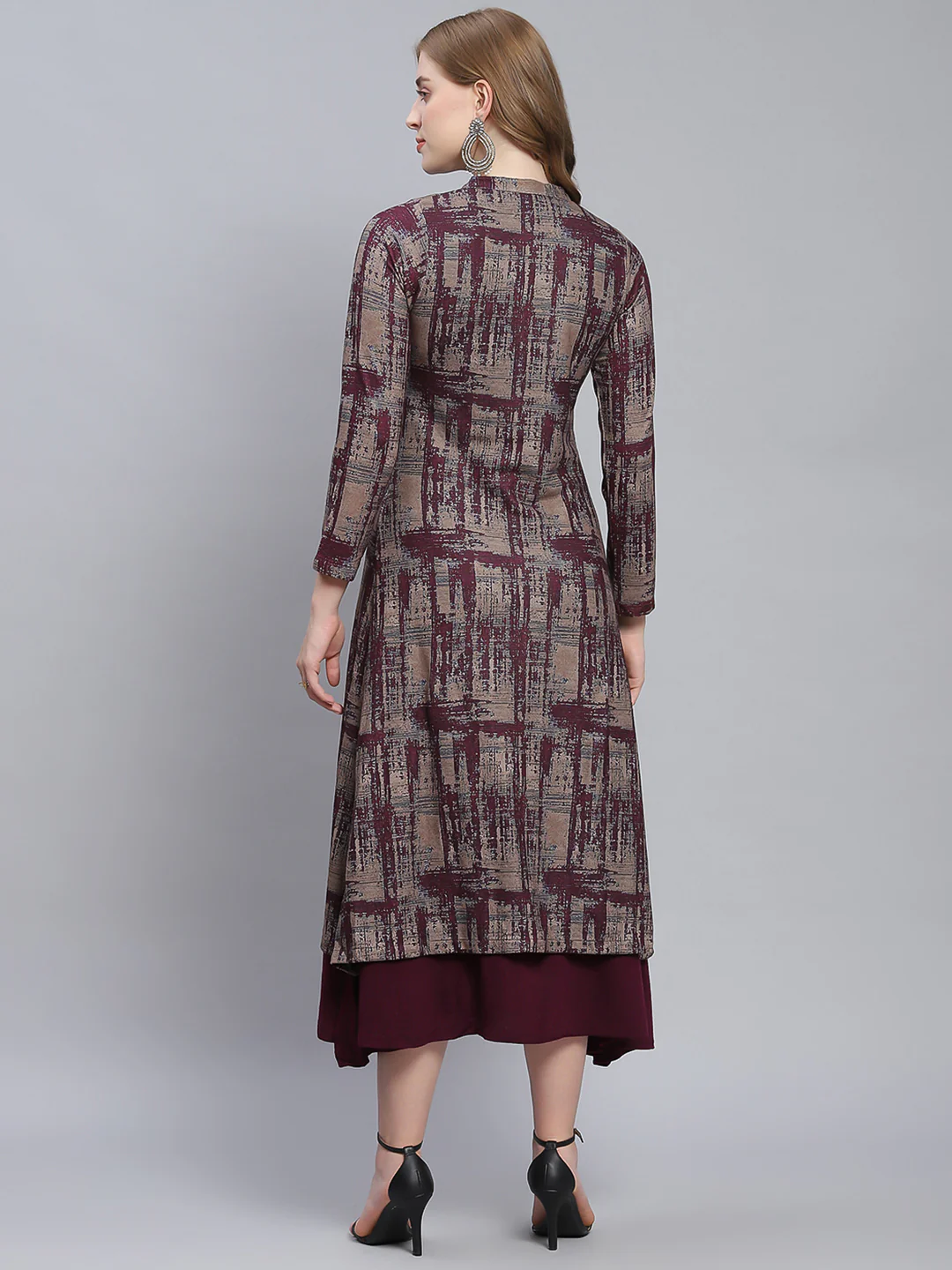 Women Maroon Self Design V Neck Full Sleeve Kurtis Set - Image 5