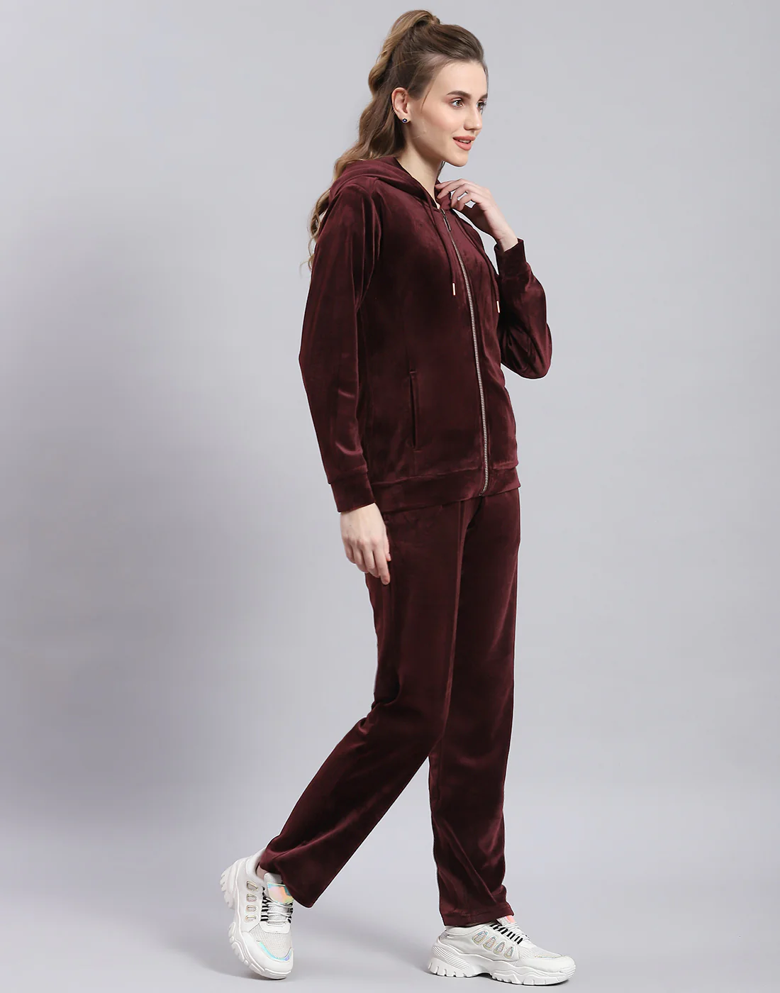 Women Maroon Solid Hooded Full Sleeve Tracksuit - Image 4