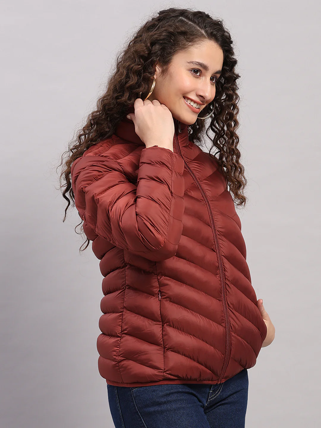 Women Maroon Solid Hooded Lightweight Packable Jacket - Image 4