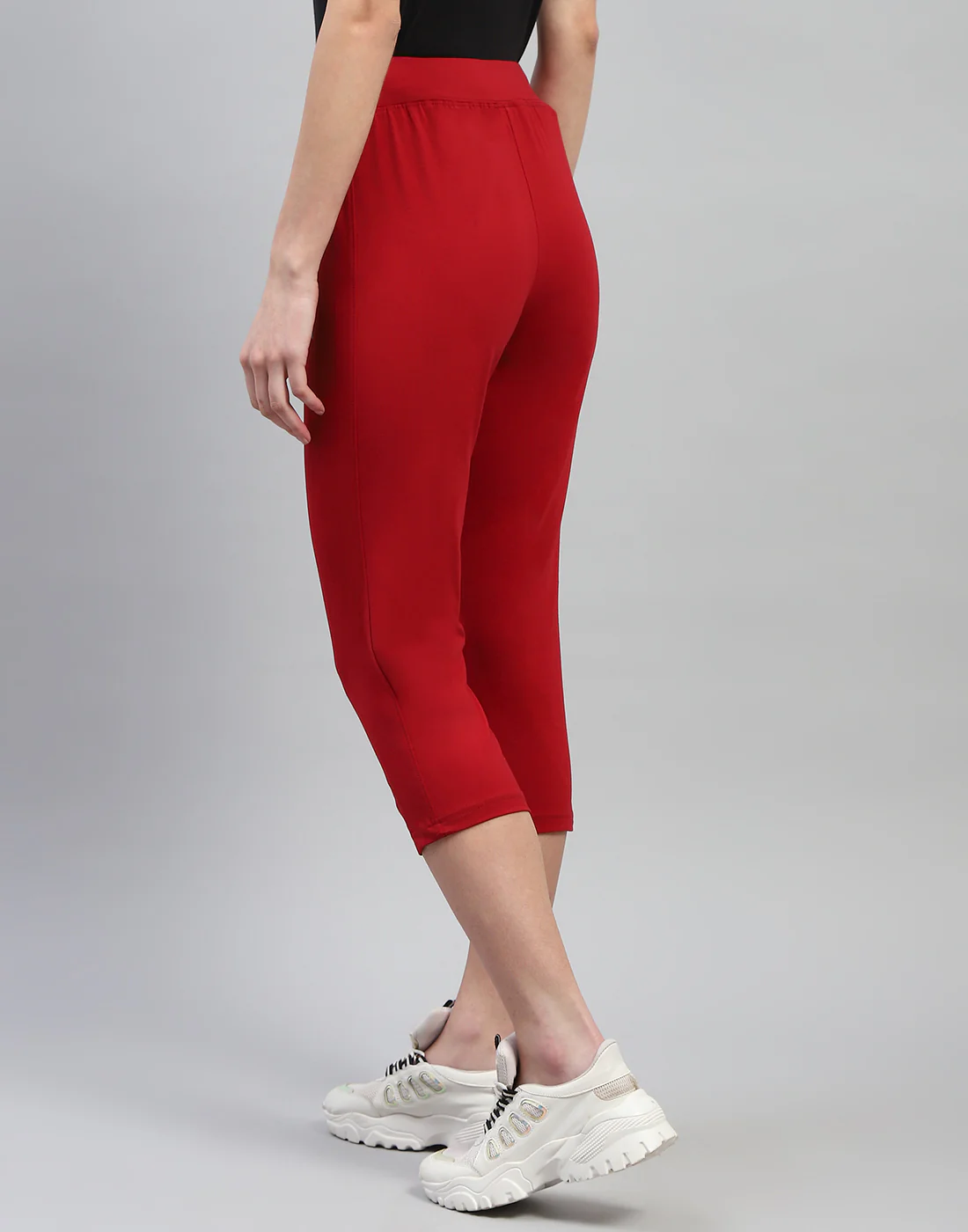 Women Maroon Solid Regular Fit Capri - Image 5