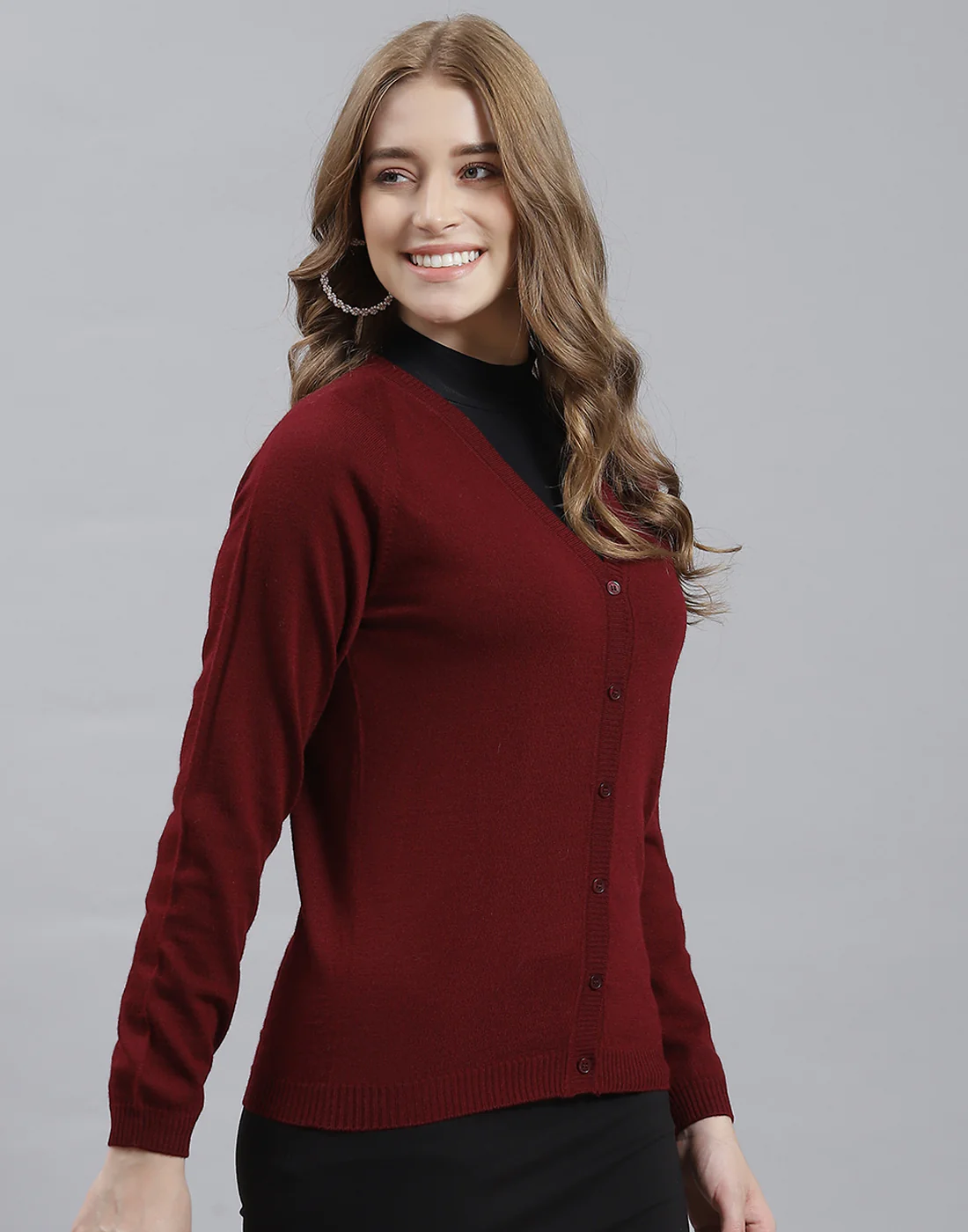 Women Maroon Solid V Neck Full Sleeve Cardigan - Image 4