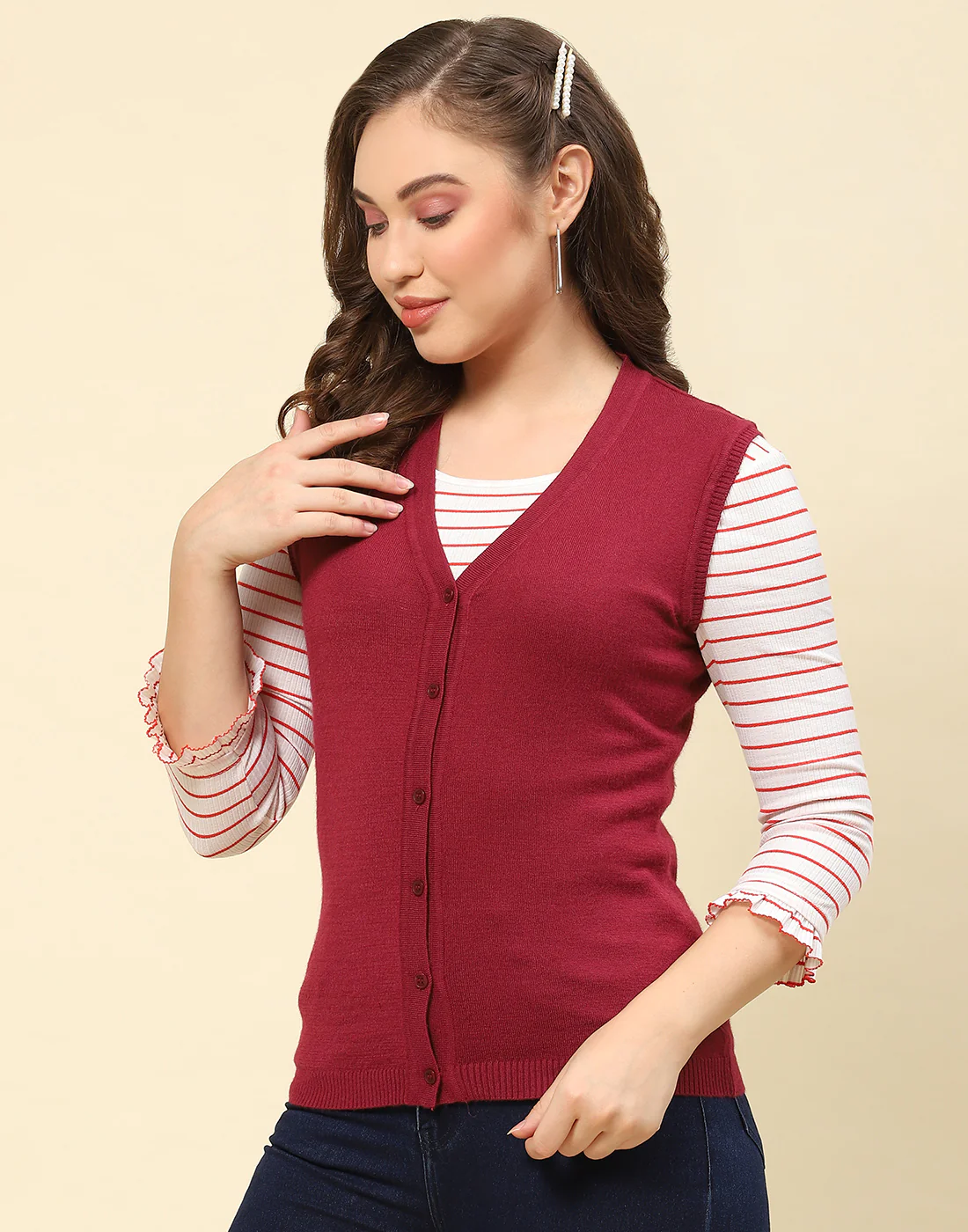 Women Maroon Solid V Neck Sleeveless Cardigan - Image 3
