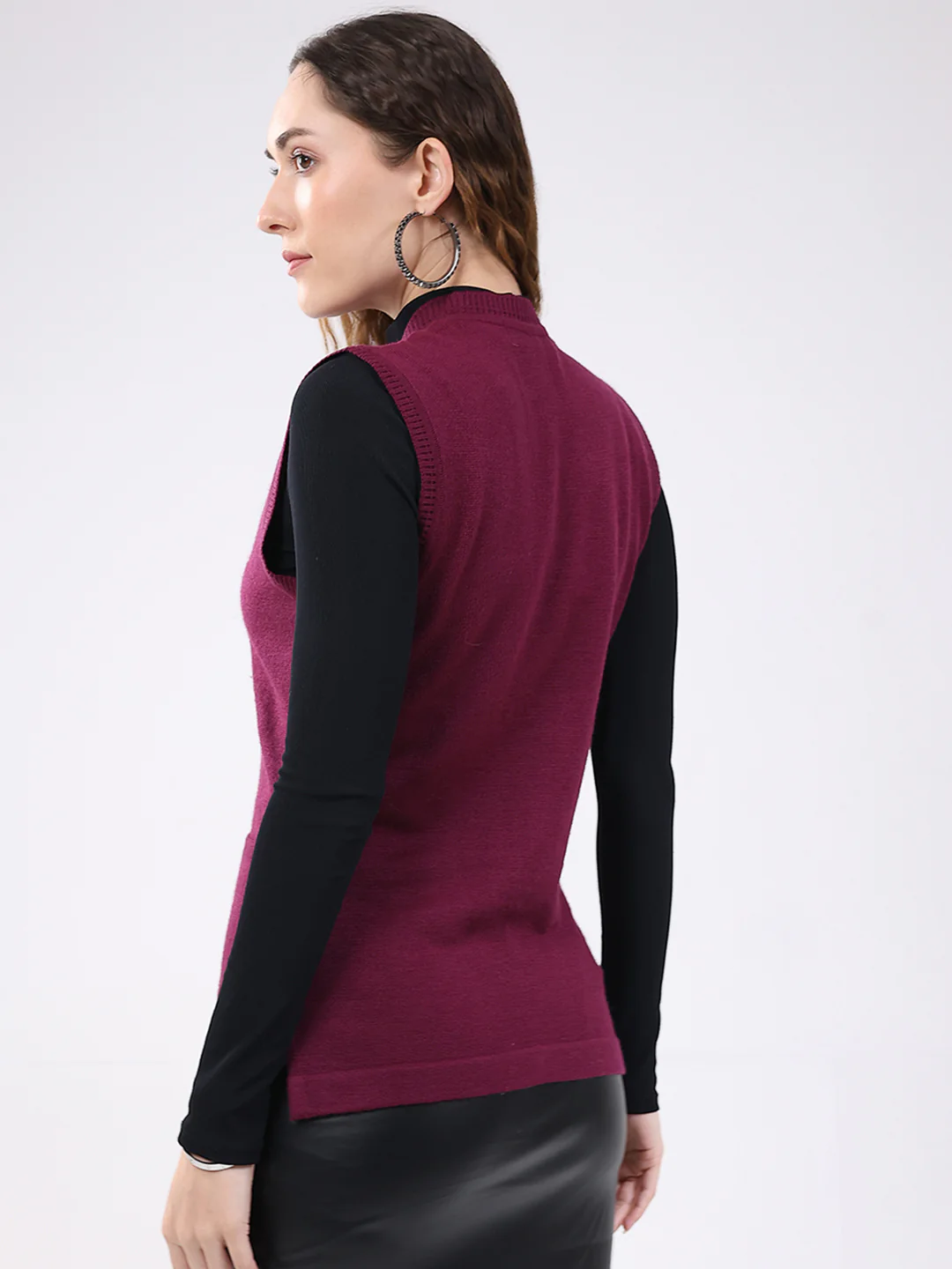 Women Maroon Solid V Neck Sleeveless Cardigan - Image 5