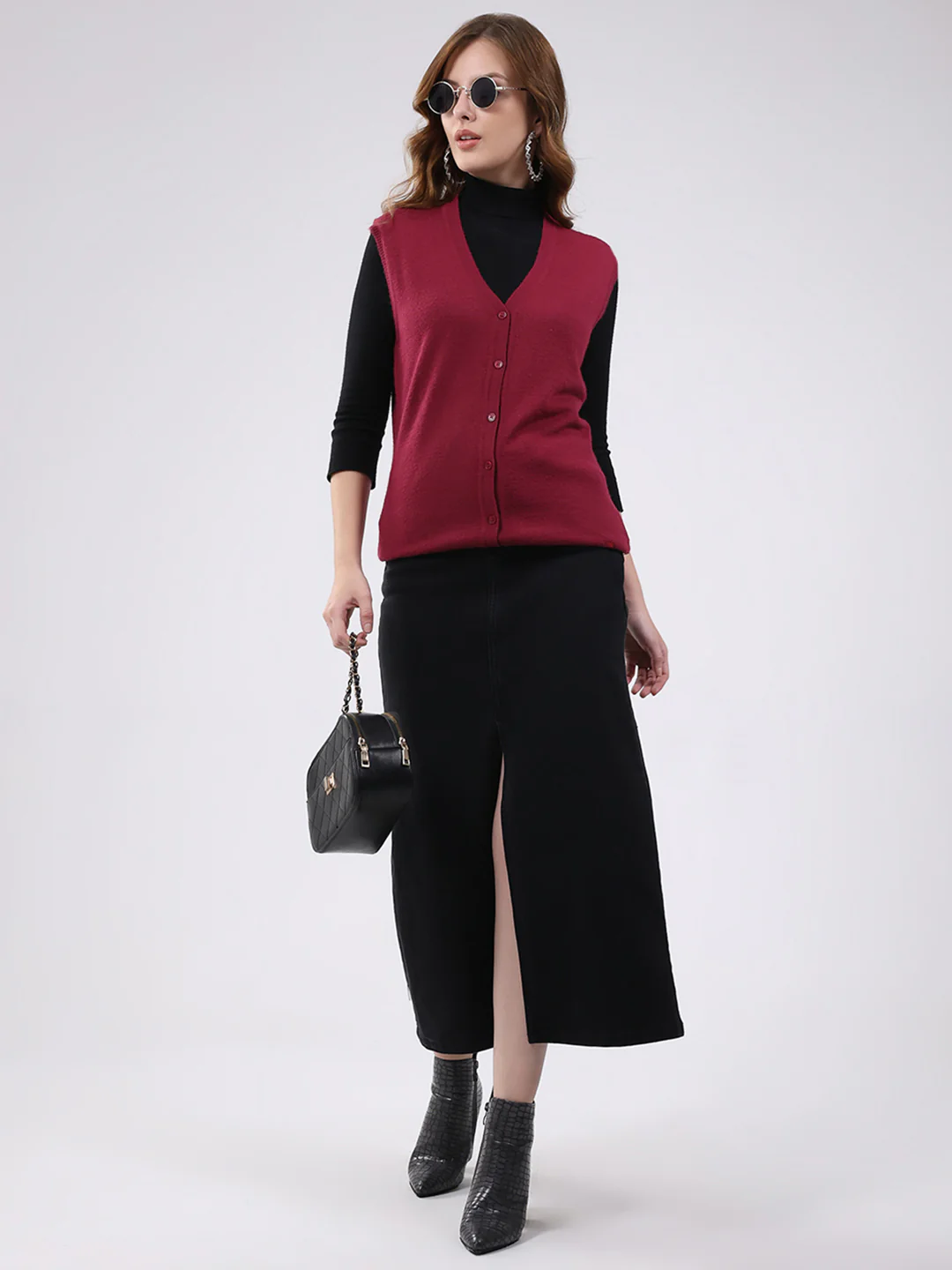 Women Maroon Solid V Neck Sleeveless Cardigan - Image 2