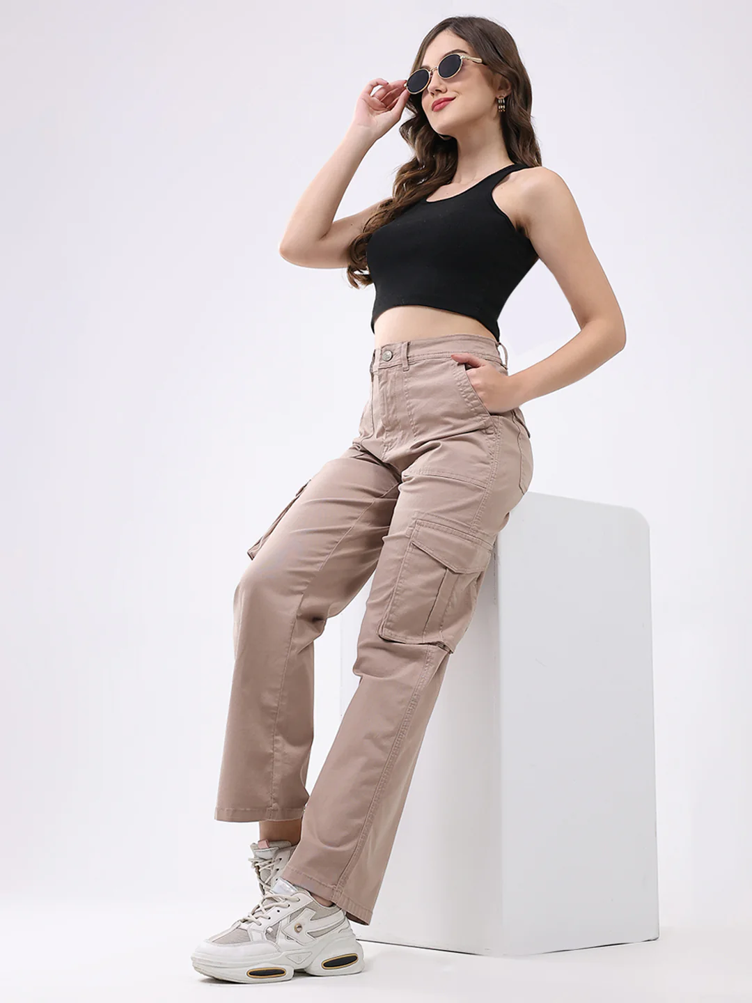 Women Mauve Solid Straight Fit Trouser - Image 2