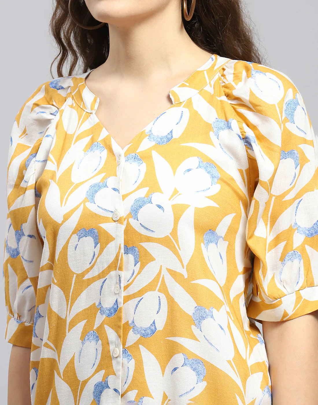 Women Mustard Printed Mandarin Collar Short Sleeve Tunic - Image 6