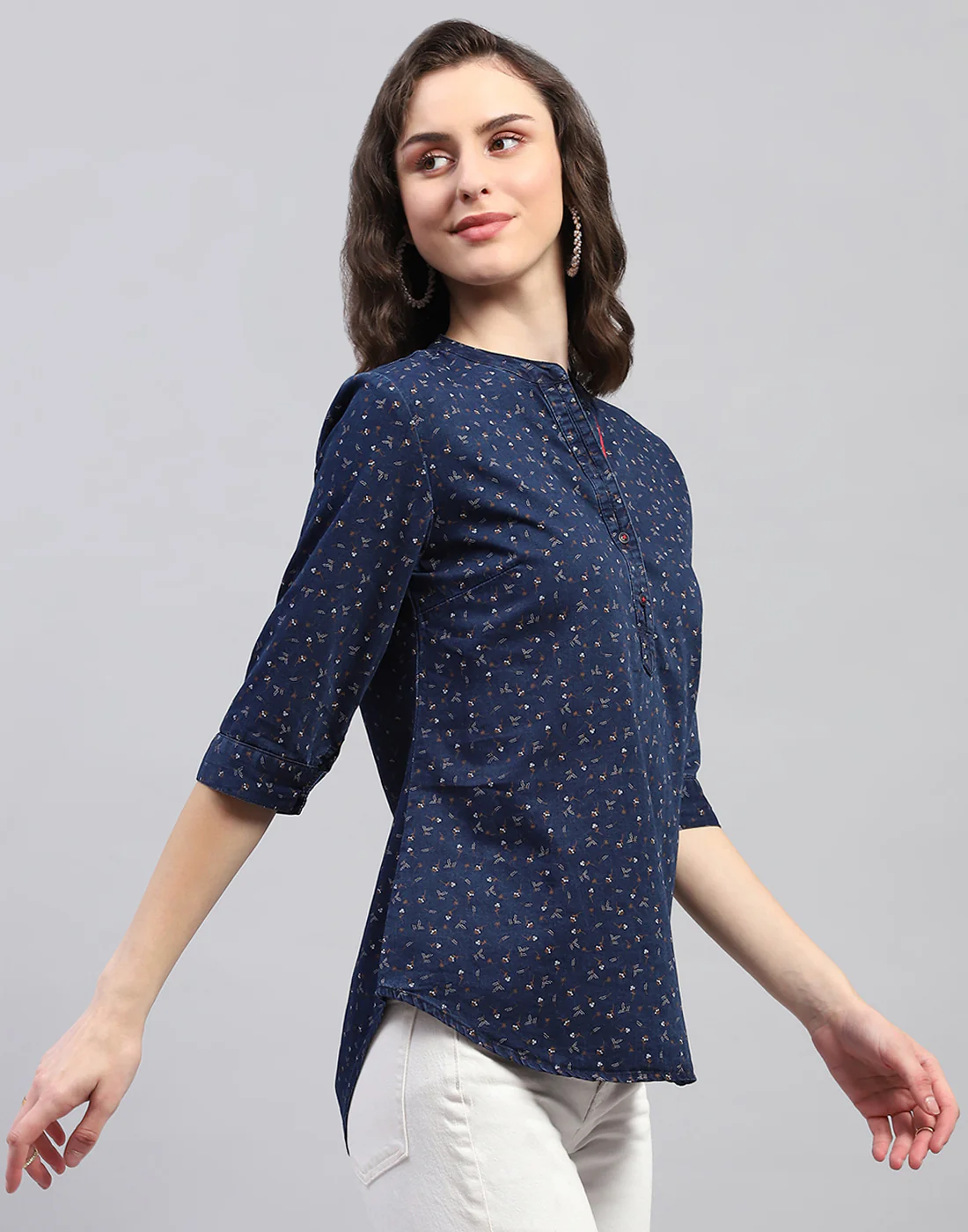 Women Navy Blue Floral Print V Neck 3/4 Sleeve Top - Image 4