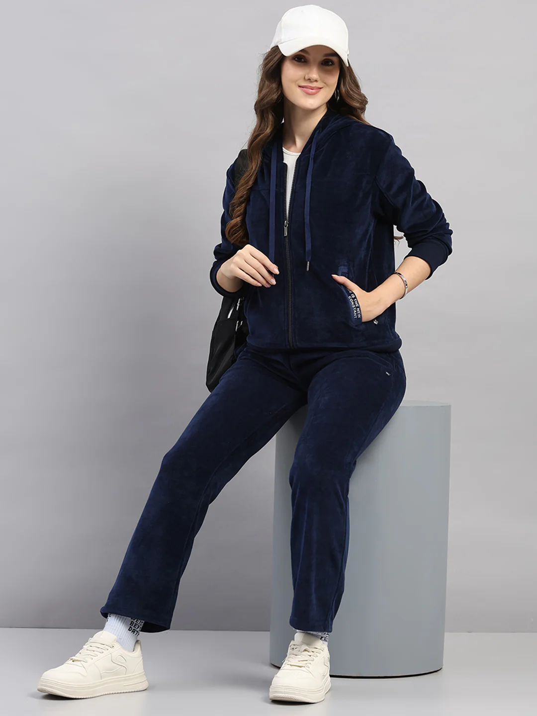 Women Navy Blue Printed Hooded Full Sleeve Winter Tracksuit - Image 2