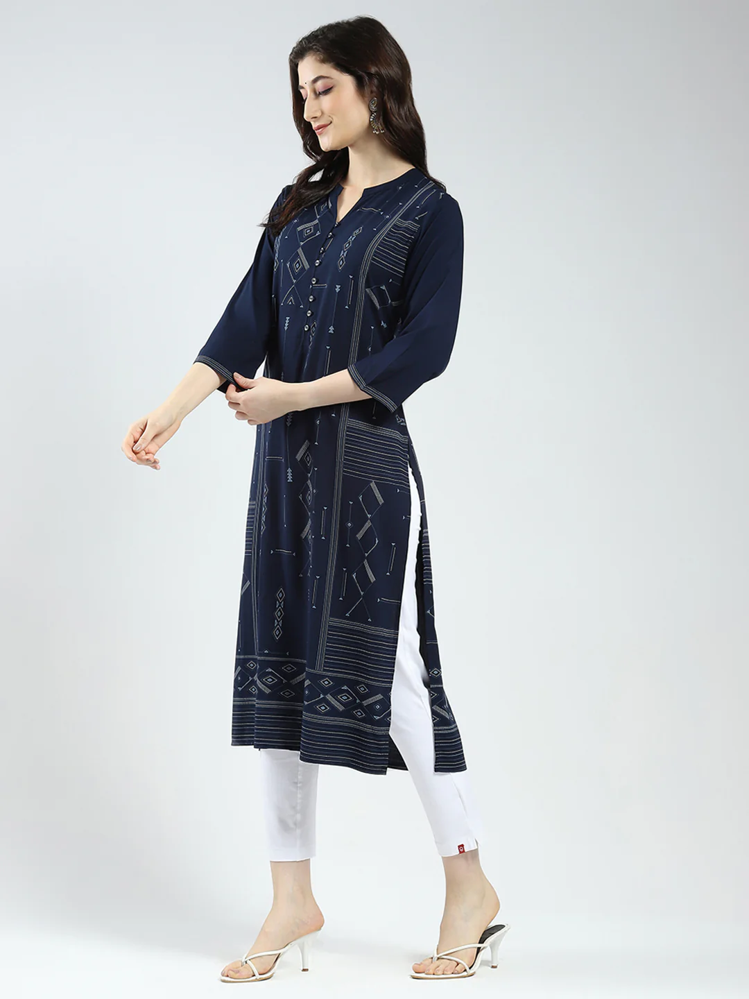 Women Navy Blue Printed Round Neck 3/4th Sleeve Kurti - Image 3