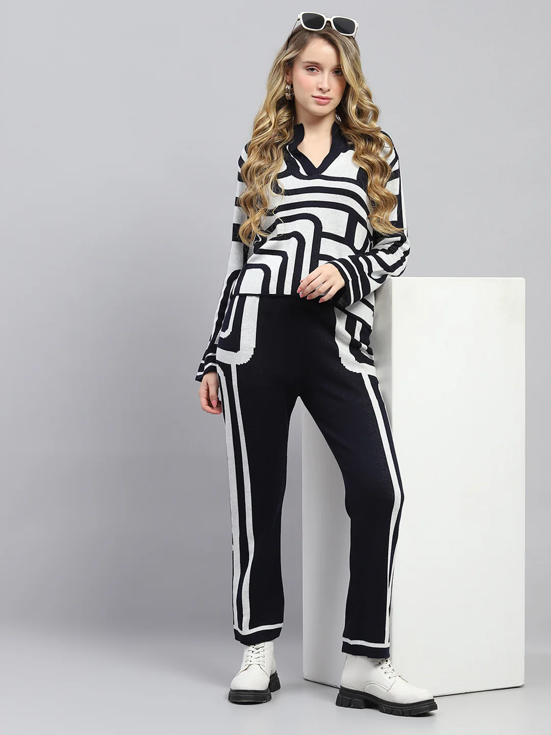 Women Navy Blue Printed Round Neck Full Sleeve Cords Set - Image 2