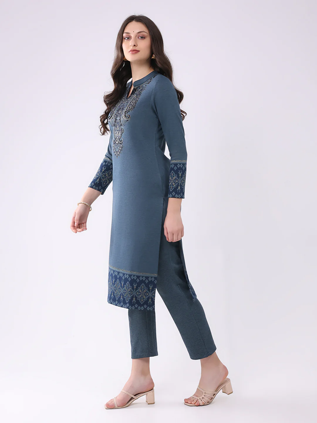 Women Navy Blue Printed Round Neck Full Sleeve Kurti Set for Winter - Image 3