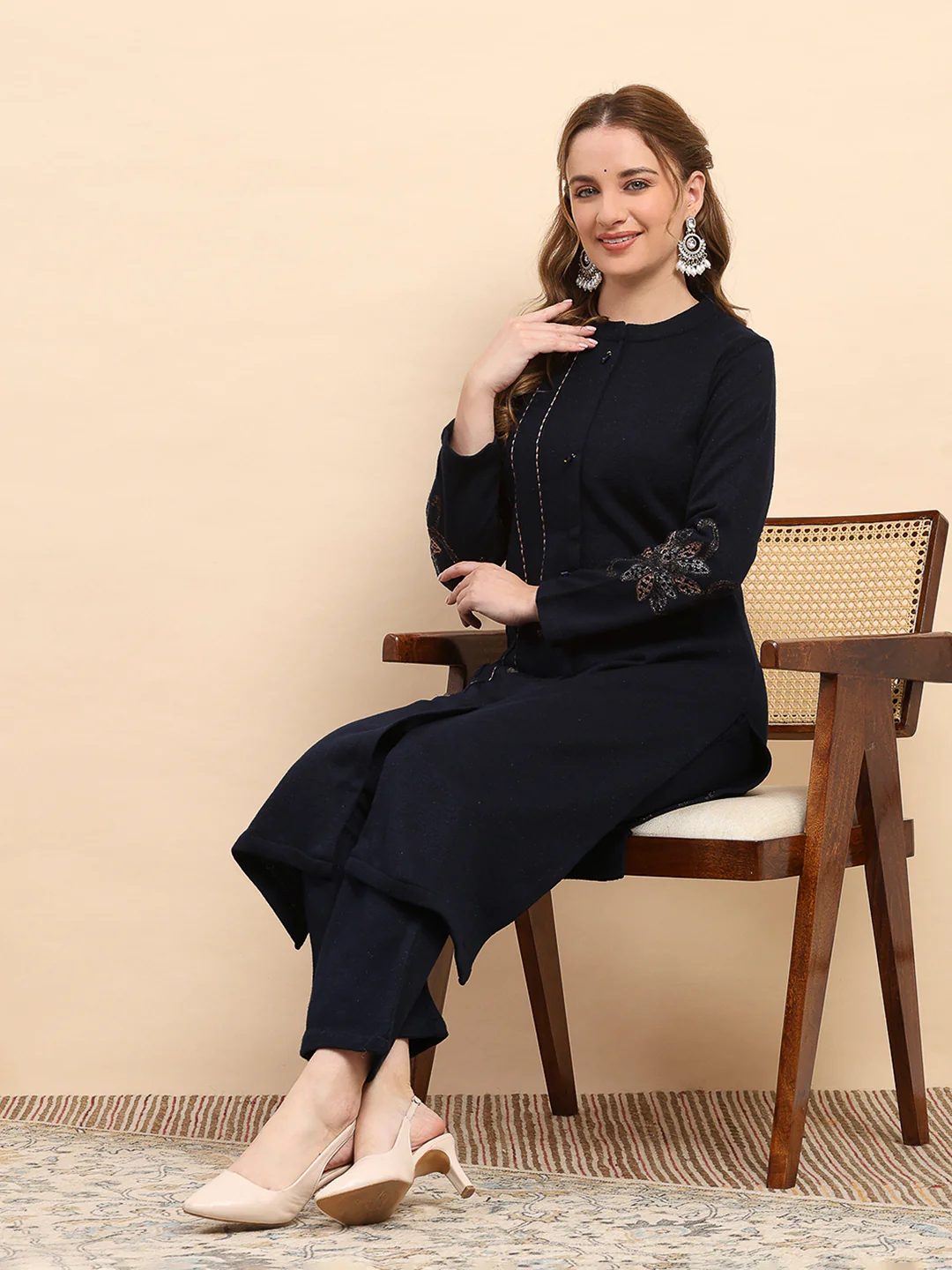 Women Navy Blue Printed Round Neck Full Sleeve Kurti Set for Winter - Image 2