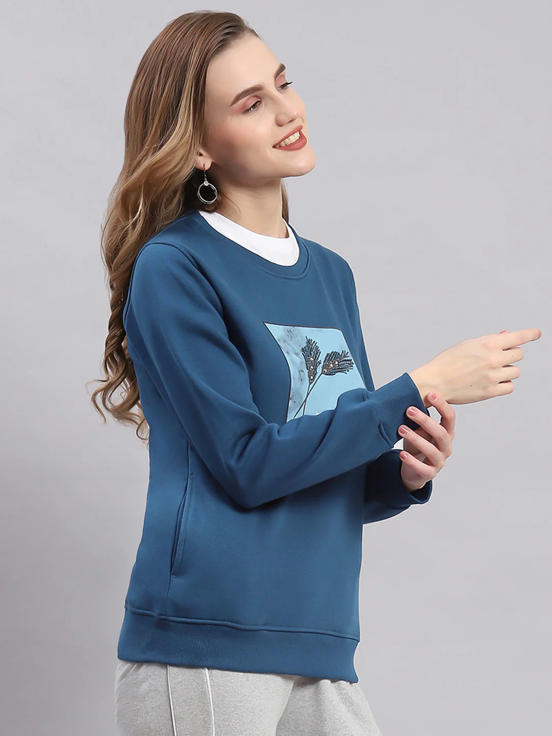 Women Navy Blue Printed Round Neck Full Sleeve Sweatshirts - Image 4