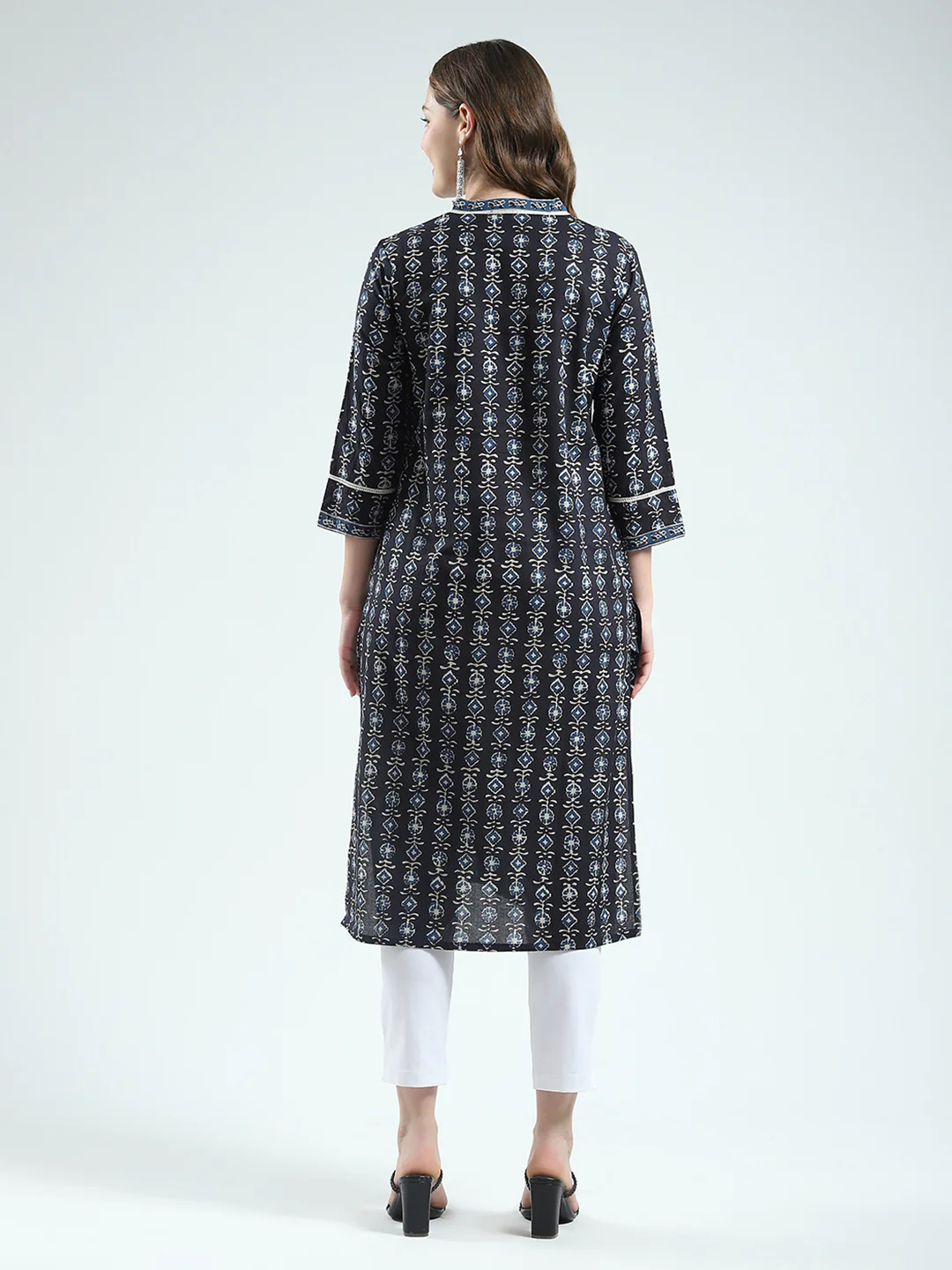 Women Navy Blue Printed V Neck 3/4th Sleeve Kurti - Image 5
