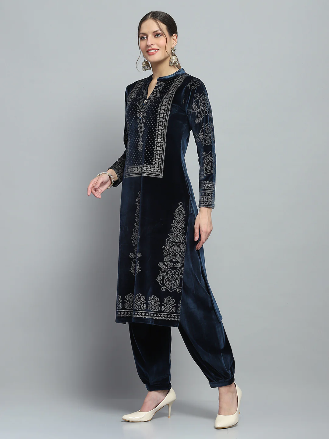 Women Navy Blue Self Design Round Neck Full Sleeve Kurti Set for Winter - Image 3