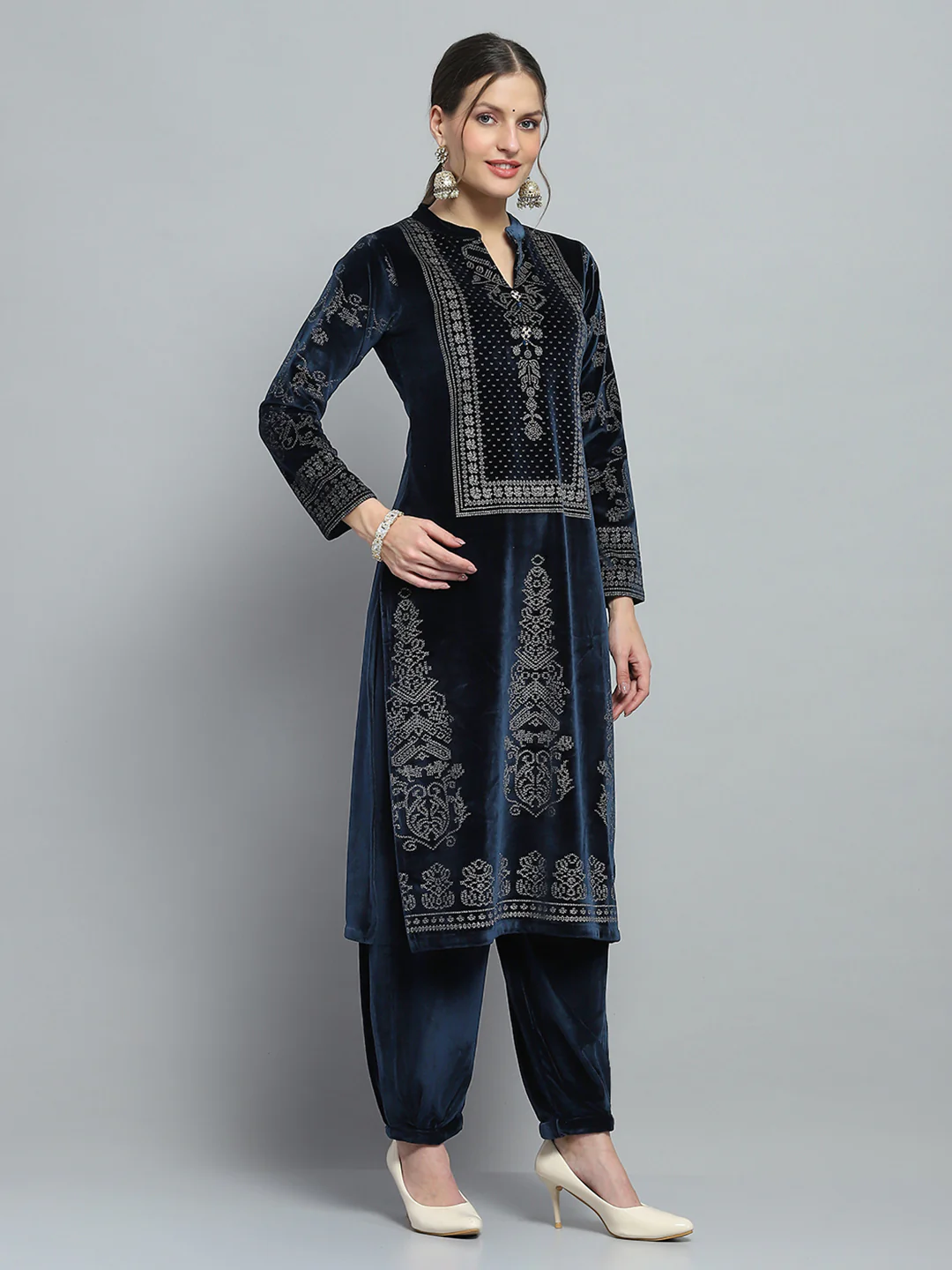 Women Navy Blue Self Design Round Neck Full Sleeve Kurti Set for Winter - Image 4