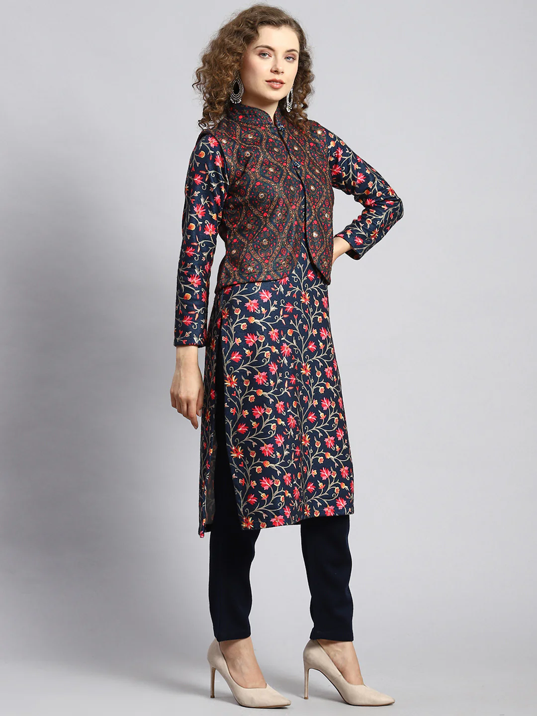 Women Navy Blue Self Kurti+Jacket - Image 4