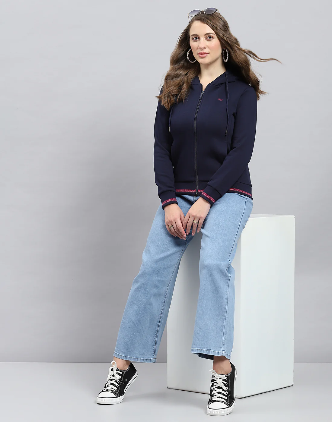 Women Navy Blue Solid Hooded Full Sleeve Sweatshirt