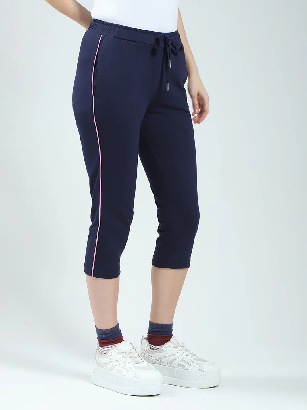 Women Navy Blue Solid Regular Fit Capri - Image 4