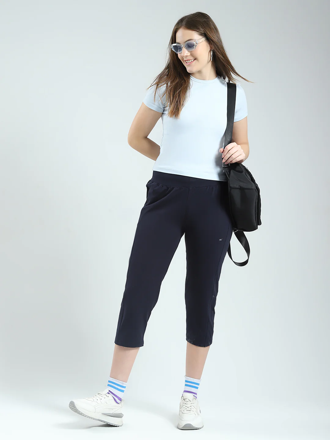 Women Navy Blue Solid Regular Fit Capri - Image 2