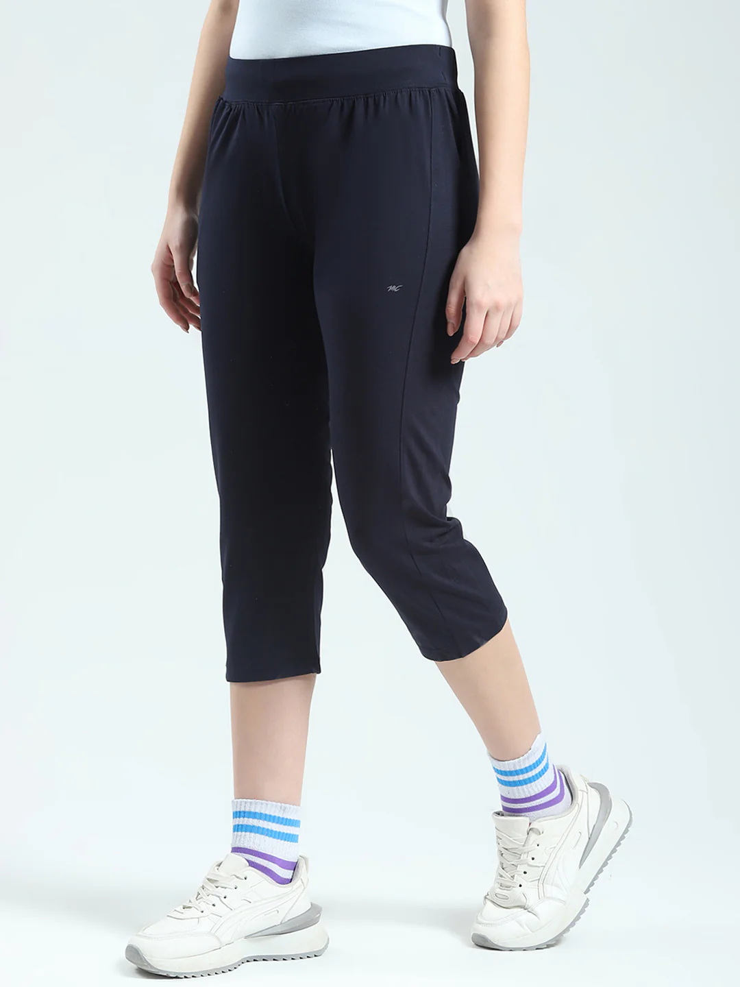 Women Navy Blue Solid Regular Fit Capri - Image 3