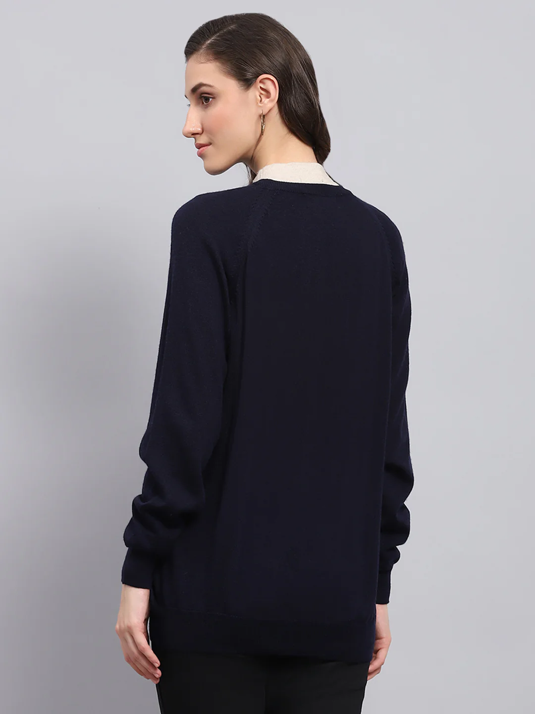 Women Navy Blue Solid Round Neck Full Sleeve Cardigan - Image 4