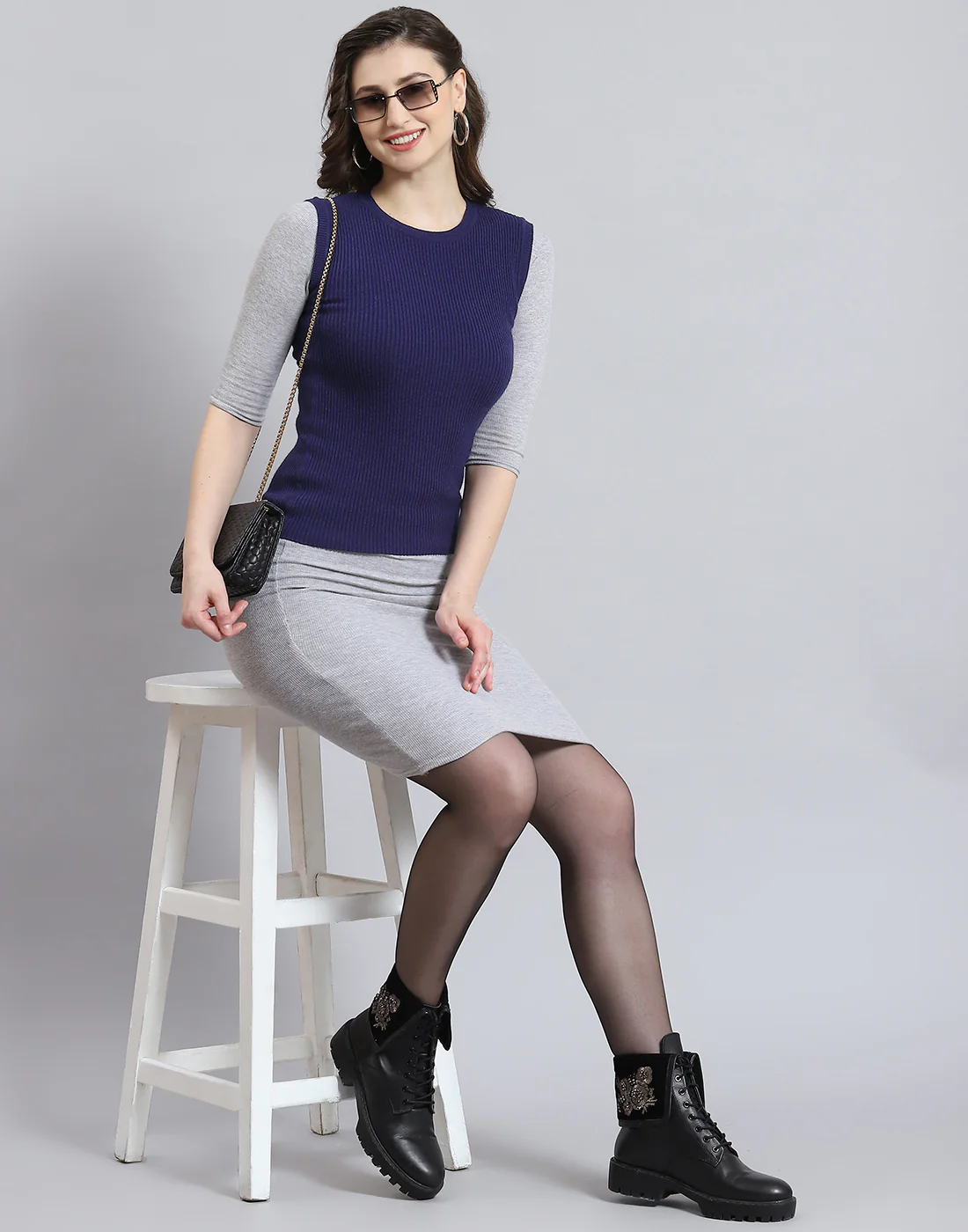Women Navy Blue Solid Round Neck Sleeveless Sweater - Image 3