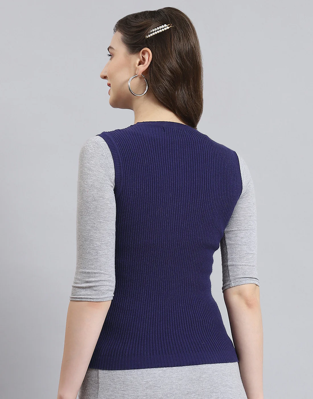 Women Navy Blue Solid Round Neck Sleeveless Sweater - Image 6