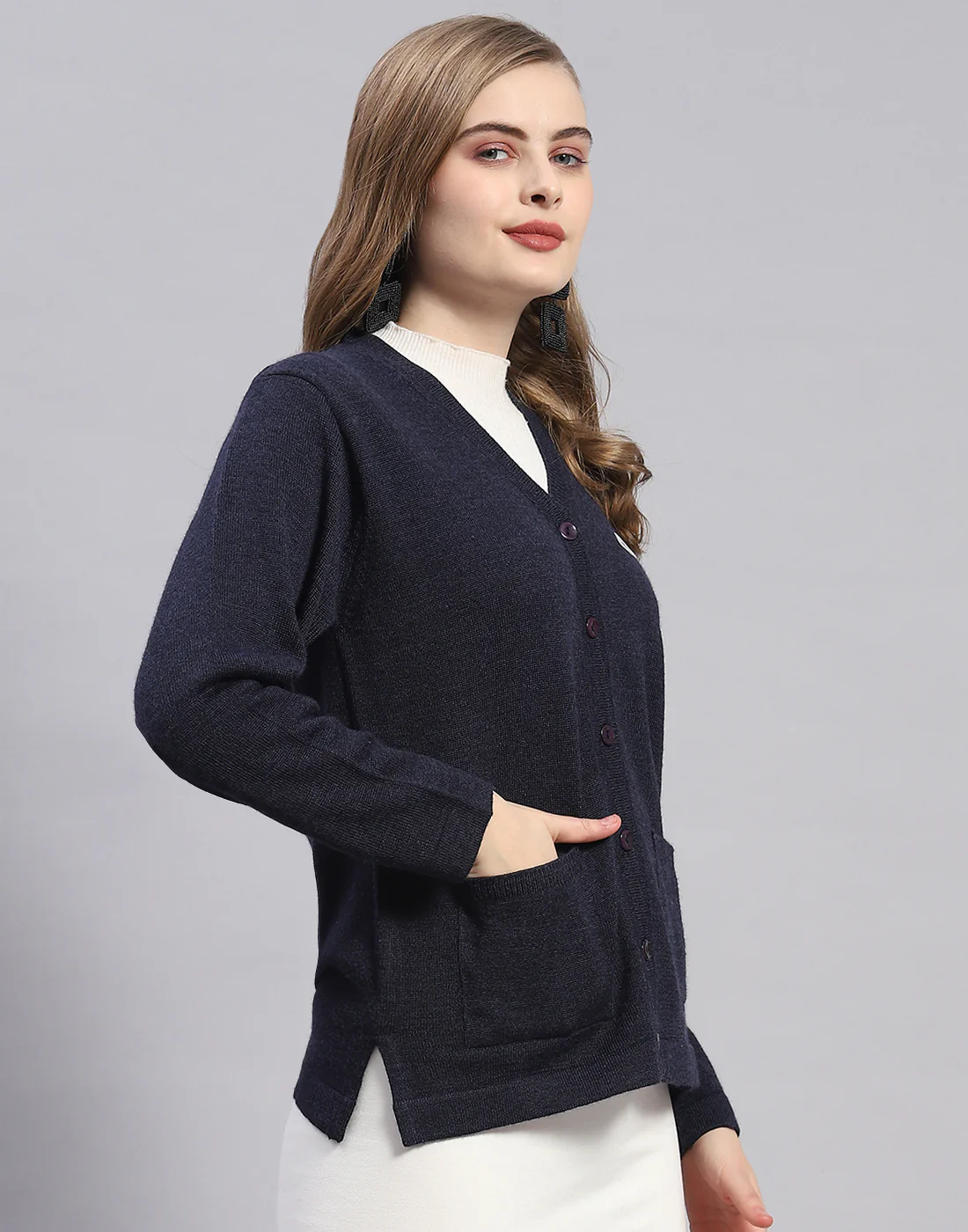 Women Navy Blue Solid V Neck Full Sleeve Cardigan - Image 4