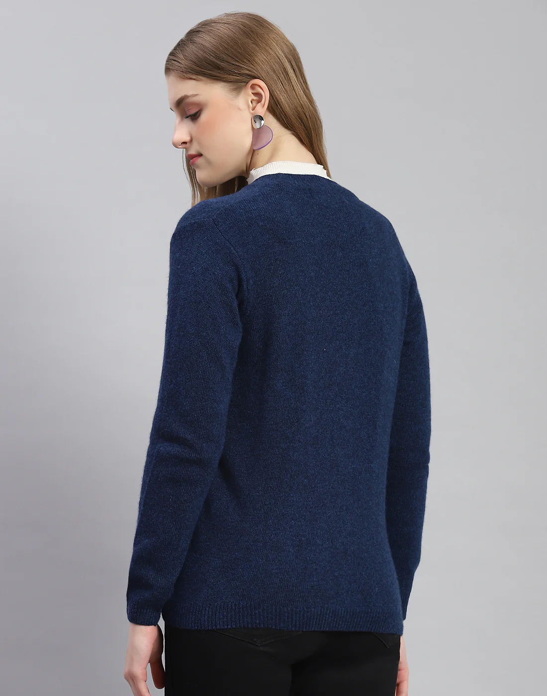 Women Navy Blue Solid V Neck Full Sleeve Cardigan - Image 5