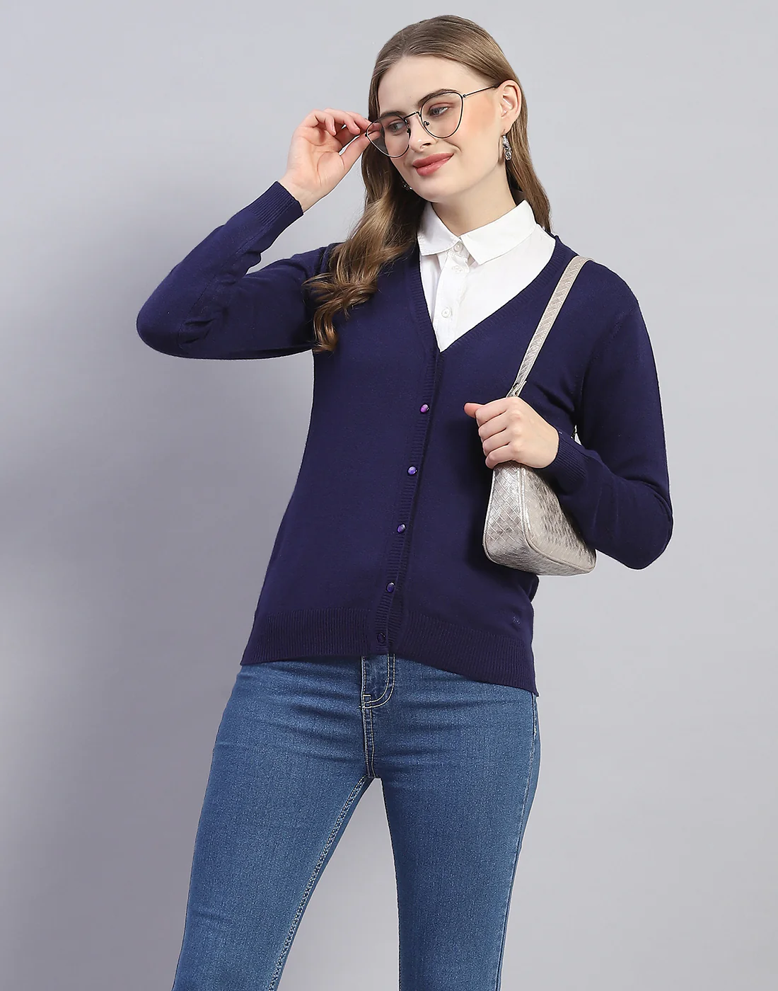 Women Navy Blue Solid V Neck Full Sleeve Cardigan - Image 6