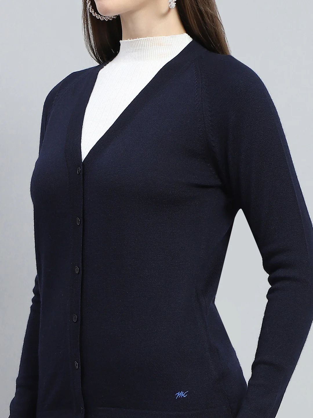 Women Navy Blue Solid V Neck Full Sleeve Cardigan - Image 6
