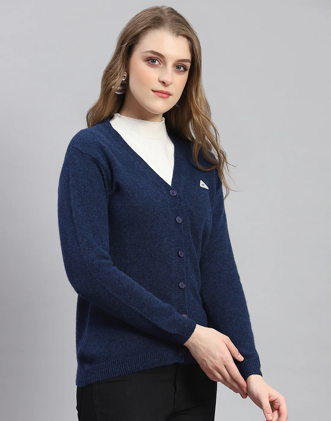Women Navy Blue Solid V Neck Full Sleeve Cardigan - Image 4