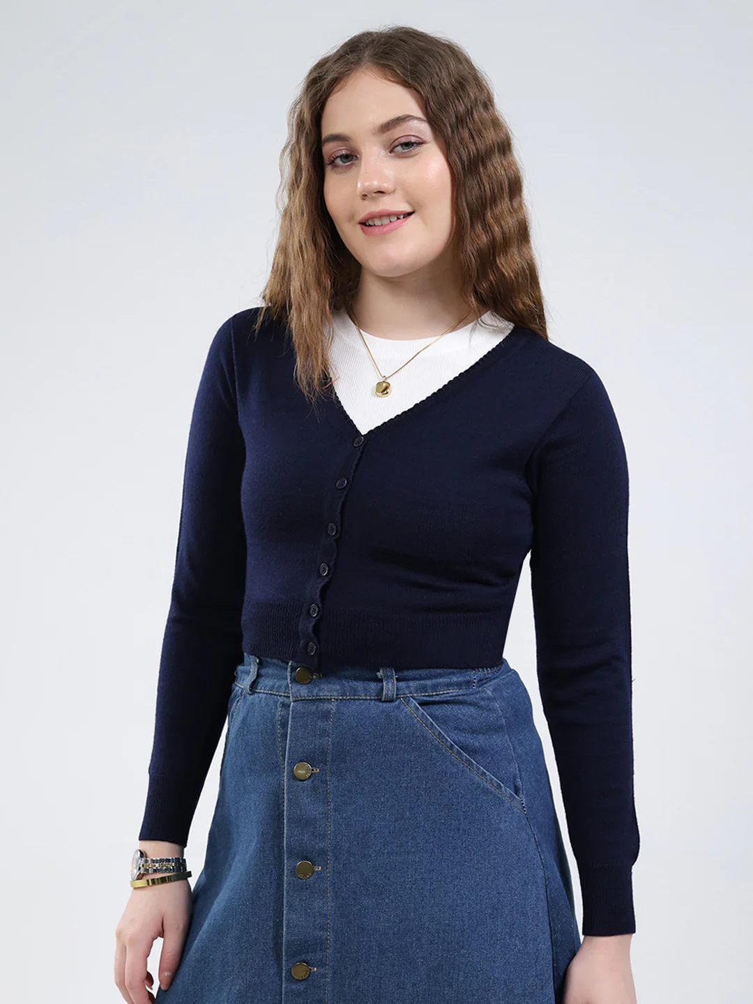 Women Navy Blue Solid V Neck Full Sleeve Cardigan - Image 3