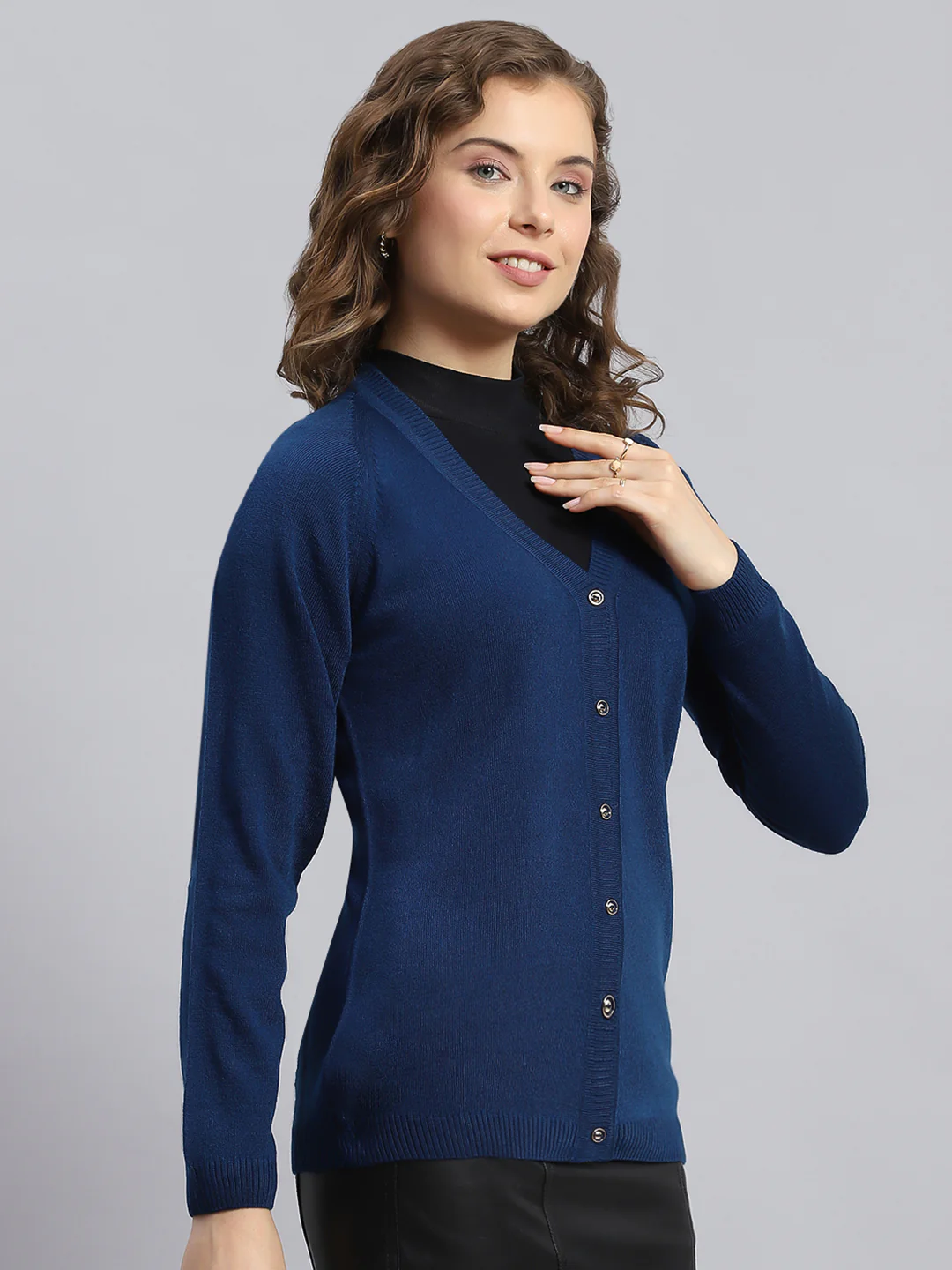 Women Navy Blue Solid V Neck Full Sleeve Cardigans - Image 4