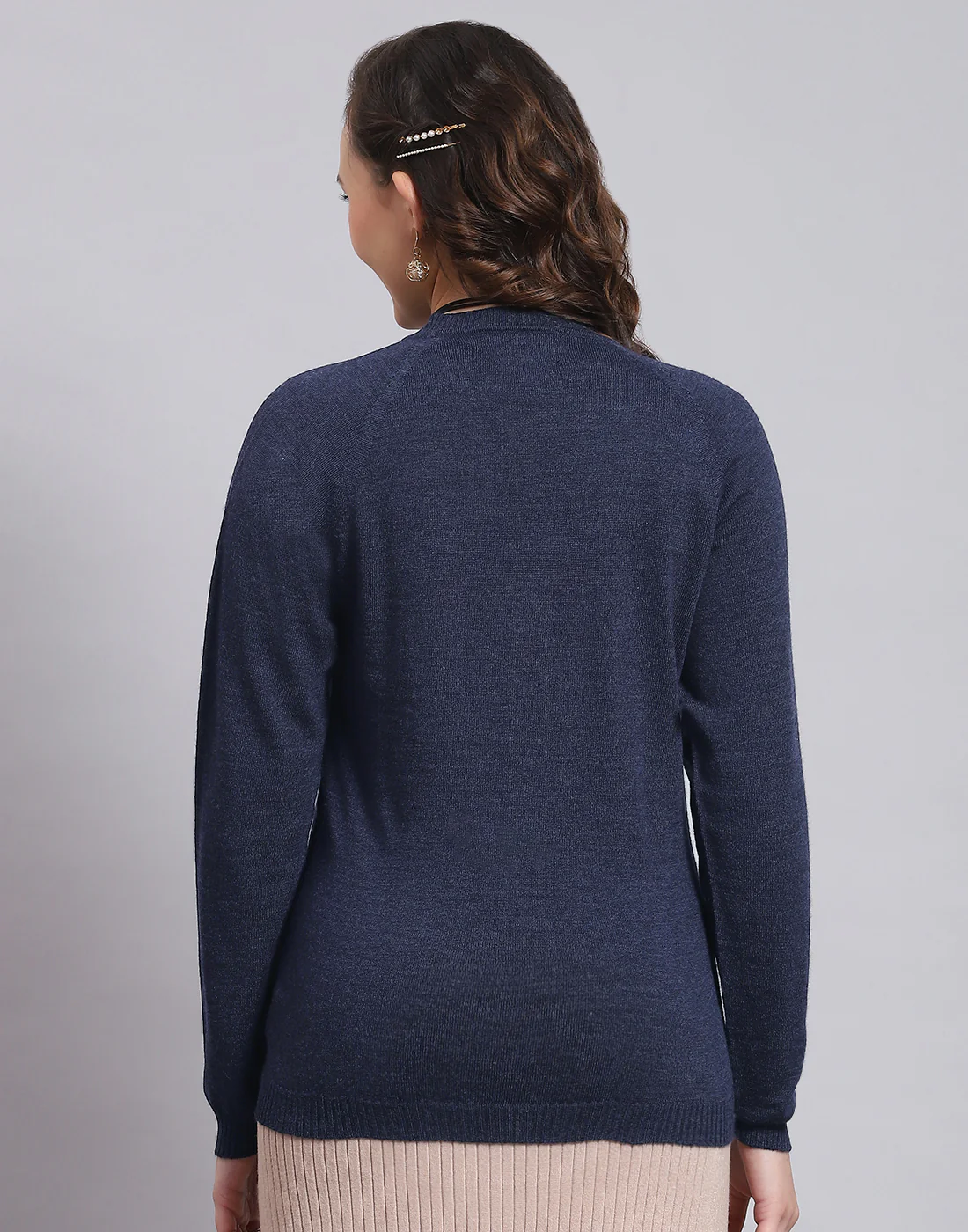 Women Navy Blue Solid V Neck Full Sleeve Sweater - Image 5