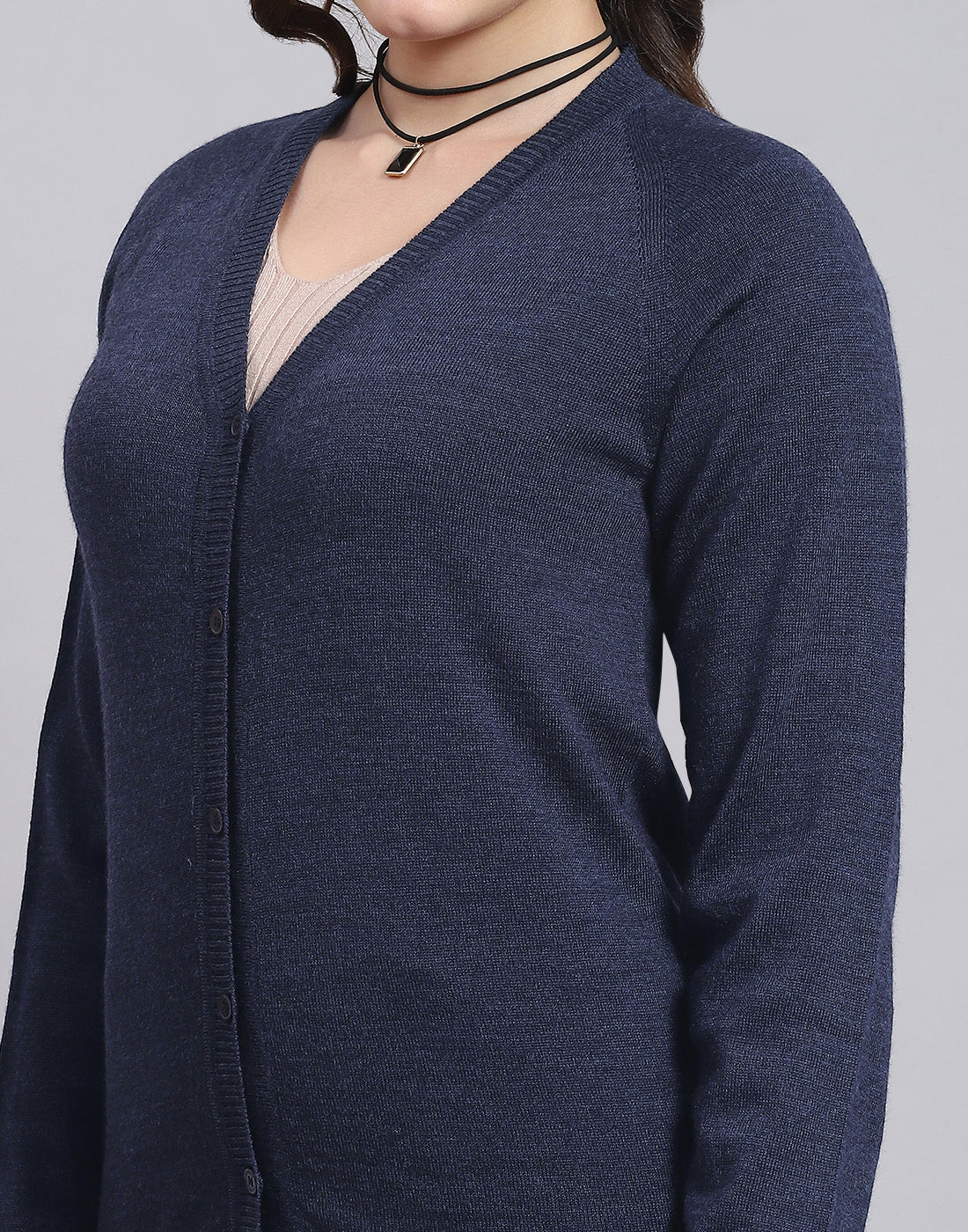Women Navy Blue Solid V Neck Full Sleeve Sweater - Image 6
