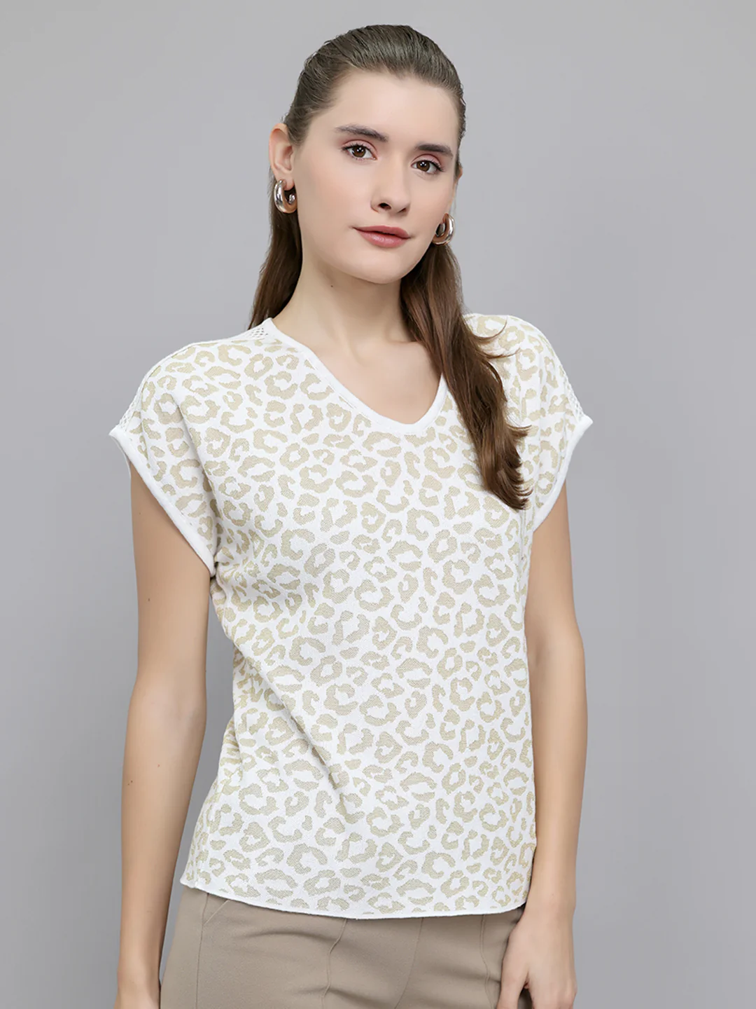 Women Off White Jacquard V Neck Half Sleeve Top - Image 3