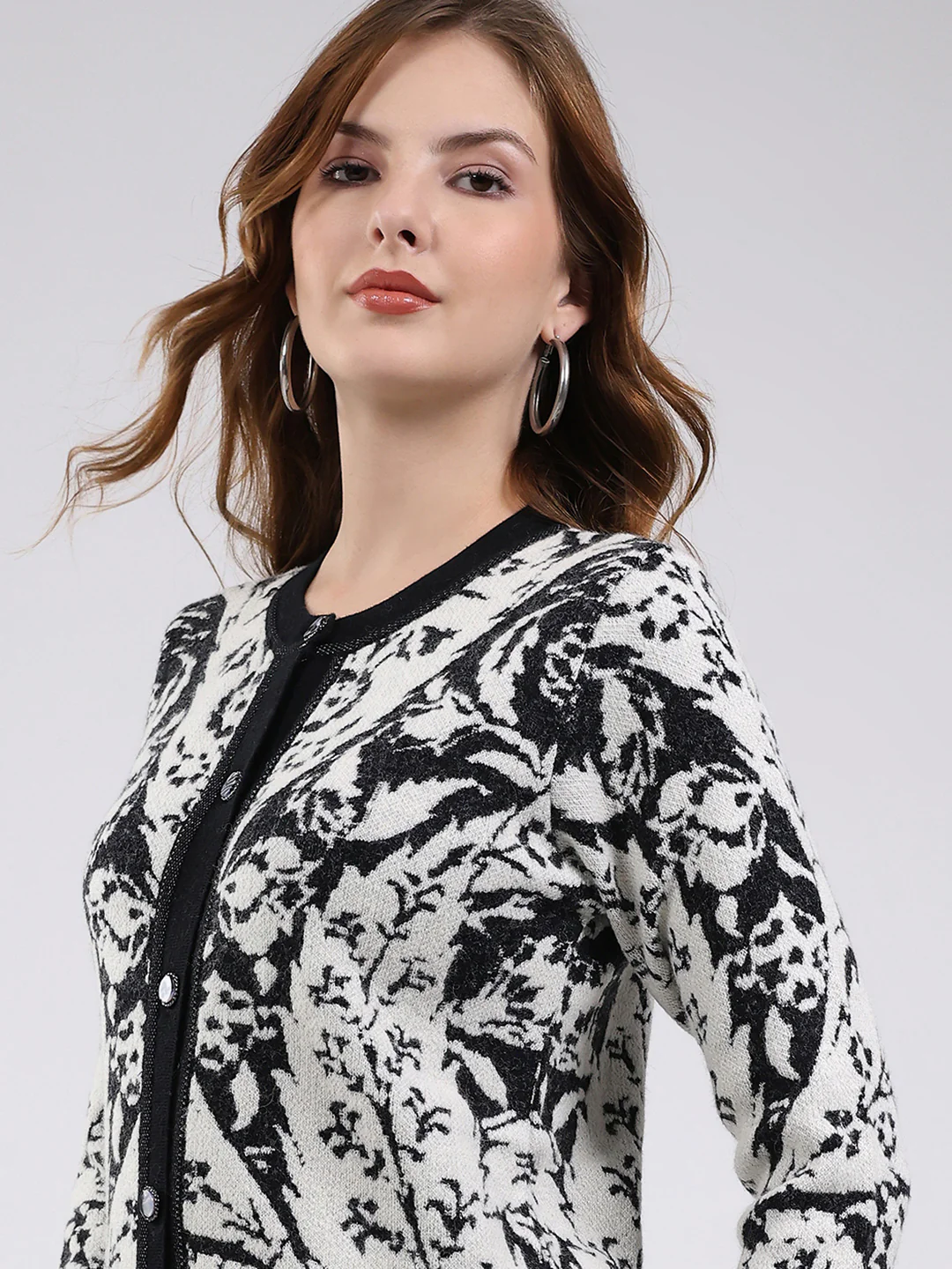 Women Off White Printed Round Neck Full Sleeve Cardigan - Image 7