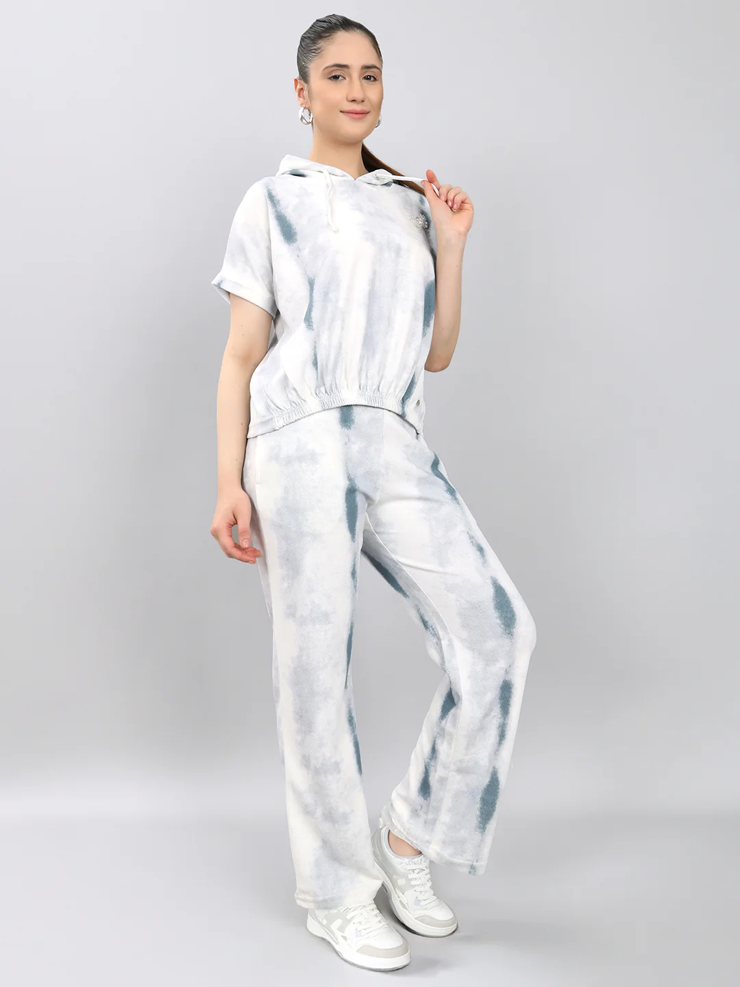 Women Off White Printed Round Neck Half Sleeve Cords Set - Image 3
