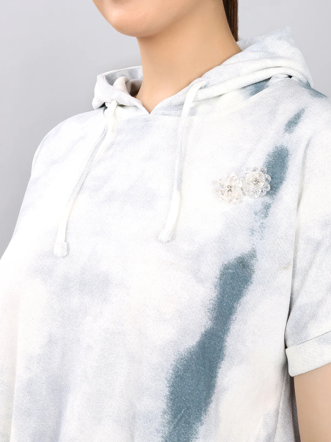 Women Off White Printed Round Neck Half Sleeve Cords Set - Image 4