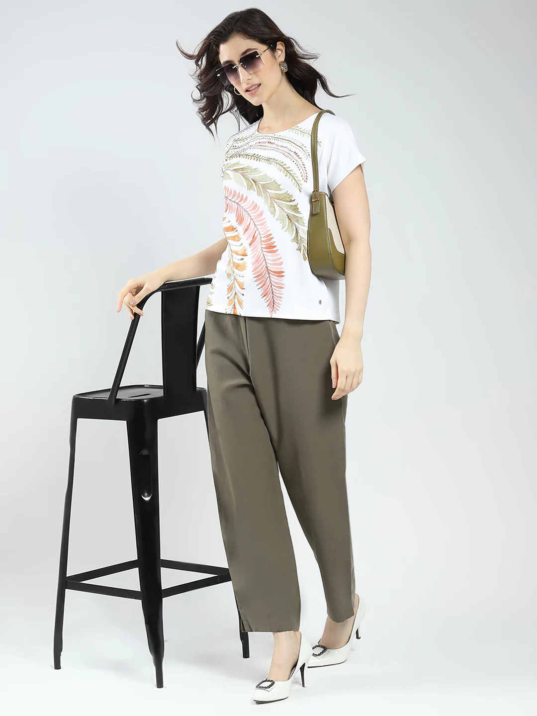 Women Off White Printed Round Neck Half Sleeve Top - Image 2