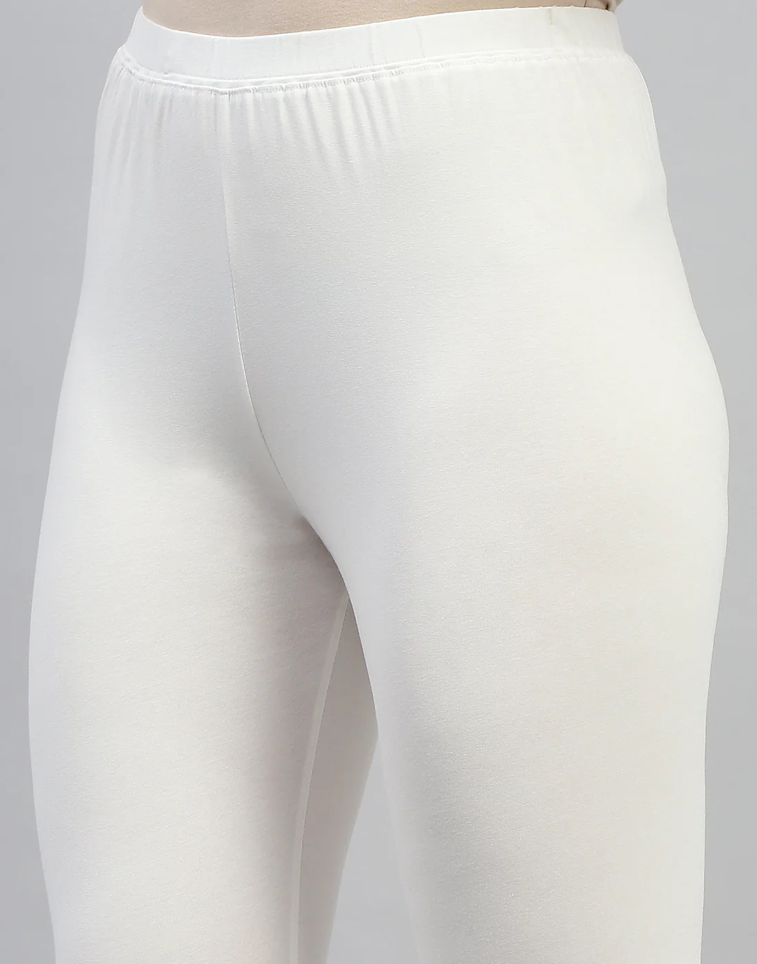 Women Off White Solid Regular Fit Legging - Image 6